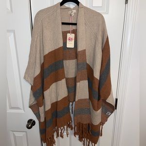 Boutique NWT Entro Pancho Sweater Cardigan Size: S/M